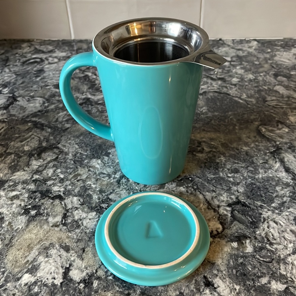 David’s Tea Mug Strainer With Lid, Teal Color, 12 fluid ounces